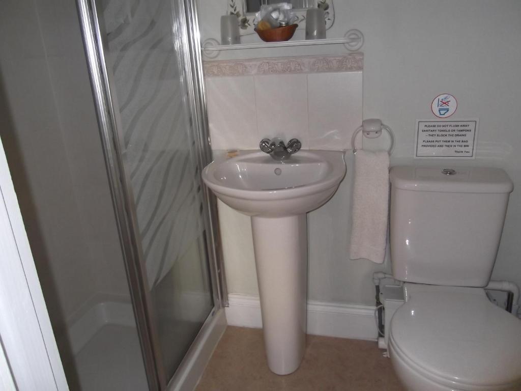 Courtland Hotel Stratford-upon-Avon Bilik gambar